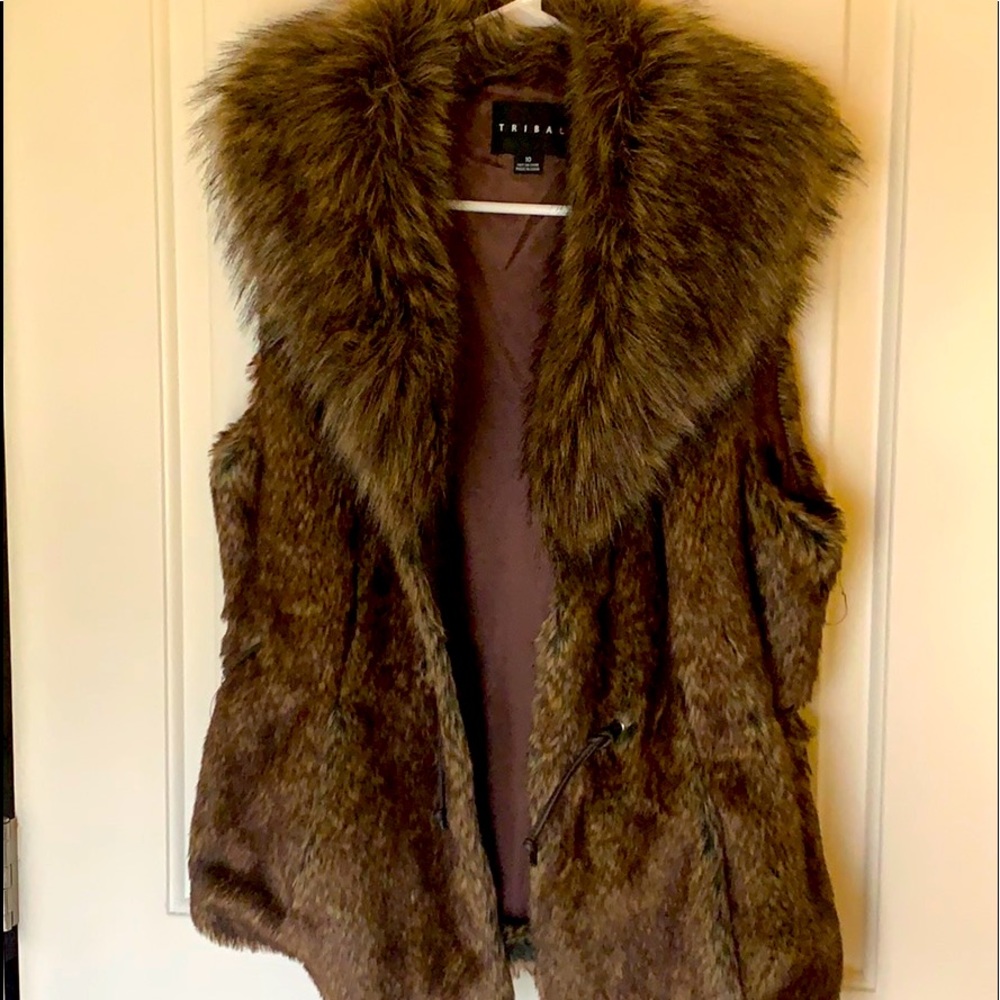 Faux fur vest brown camel and grey. Leather belt